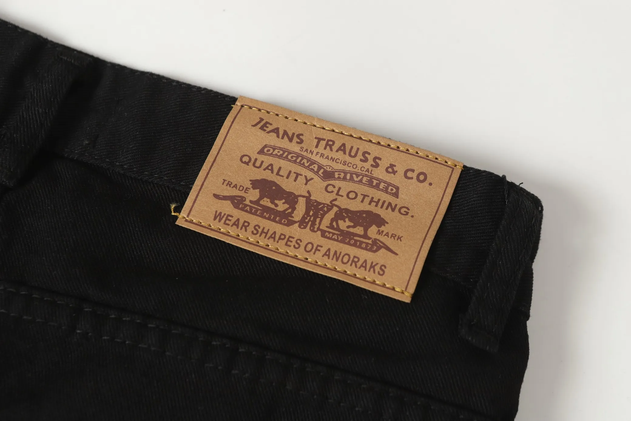 P280 -Chrome Hearts/Chrome Hearts 25ss classic colored leather cross washed color fabric unisex denim trousers -Vibe style straight stacked god-level version -Carbon fine bias denim color fabric -Old vintage complete set of hardware - Chrome Hearts high version uses high-ounce custom fabrics, fermentation washing and soft color fixation, soft and thick to wear. The details are all made by hand-polished craftsmanship. All-over jacquard fabrics. Unique design style. Create a full retro feel through multiple processes Niche unique non-contrasting shirt. Customized distressed spray-painted buttons. Craftsmanship in every detail. Color: Picture color. Size: 28-36.